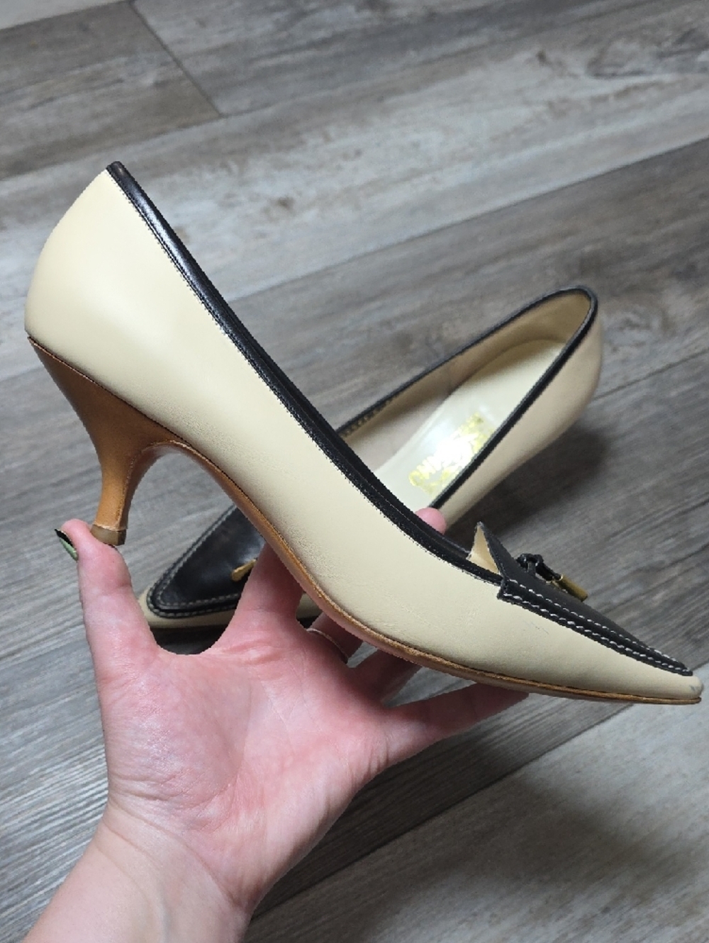 Salvatore Ferragamo | Vintage Two-tone Kittwn Heel Pointed Tassel Pumps Sz 10 - Picture 3 of 16